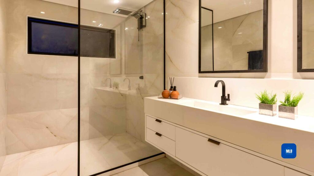 Salle de bain moderne rénovée