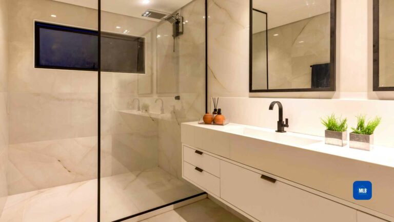 Salle de bain moderne rénovée